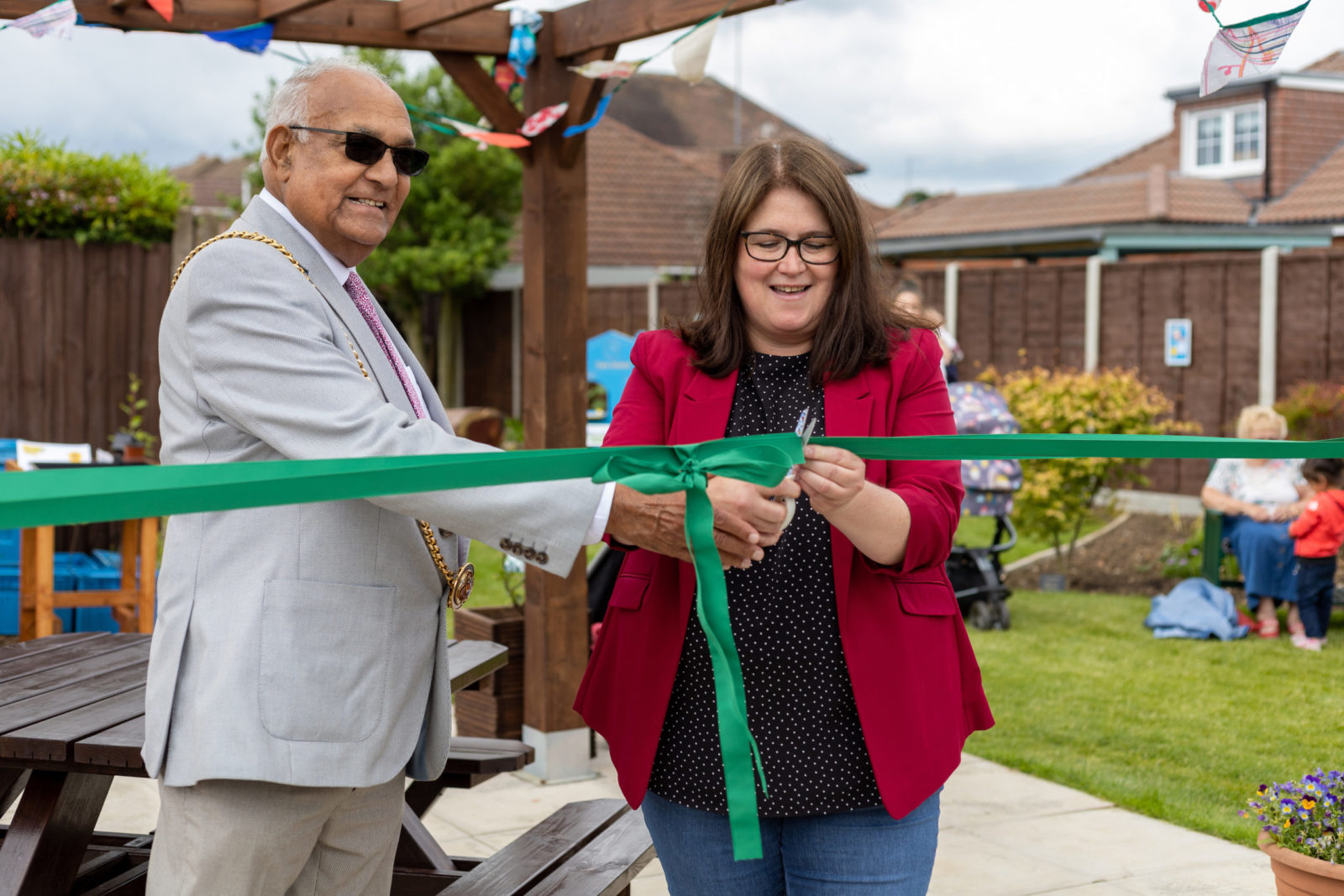 Rachel and Cllr Hussain Mayor of Luton cutting a green ribbon